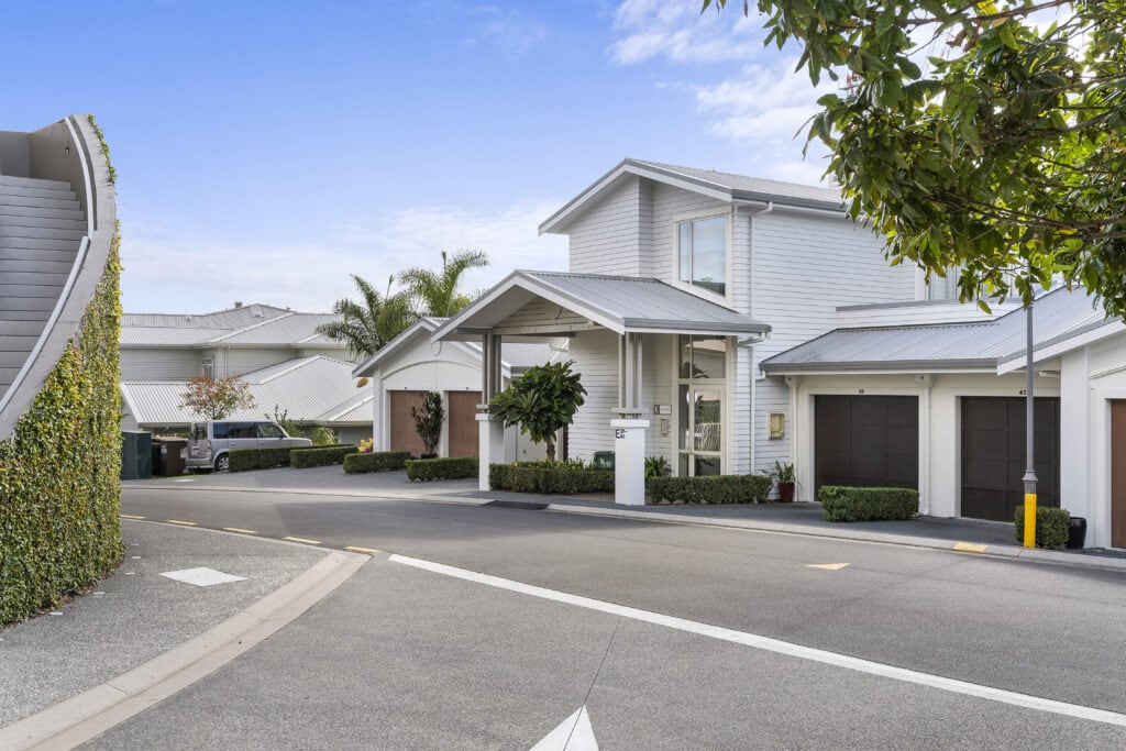 Modern retirement townhouses in Albany Auckland at Settlers Village, offering spacious living, comfort, and community lifestyle.